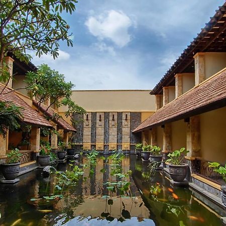 Lotus Garden Hotel By Waringin Hospitality Kediri  Exterior foto