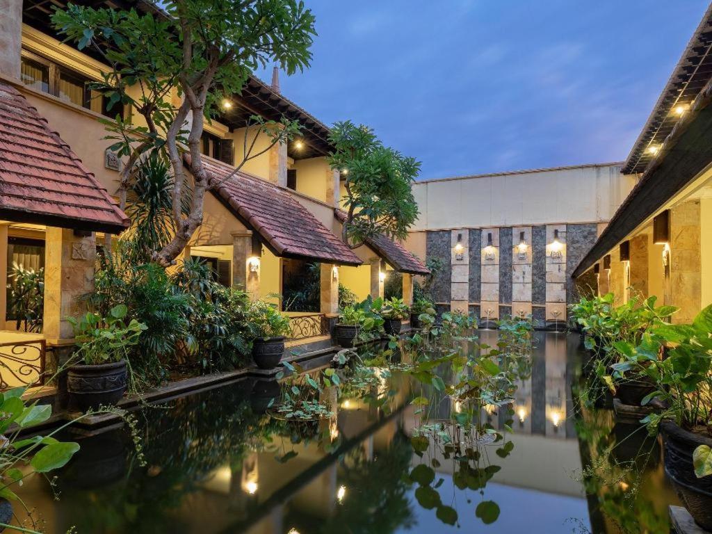 Lotus Garden Hotel By Waringin Hospitality Kediri  Exterior foto