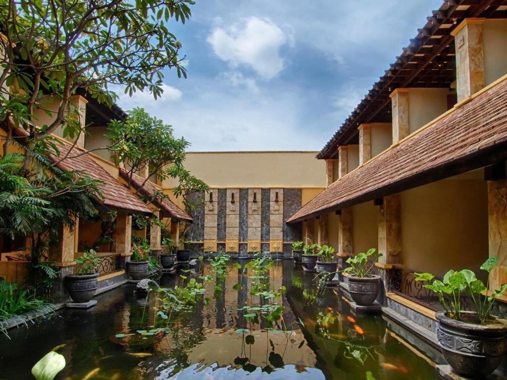 Lotus Garden Hotel By Waringin Hospitality Kediri  Exterior foto