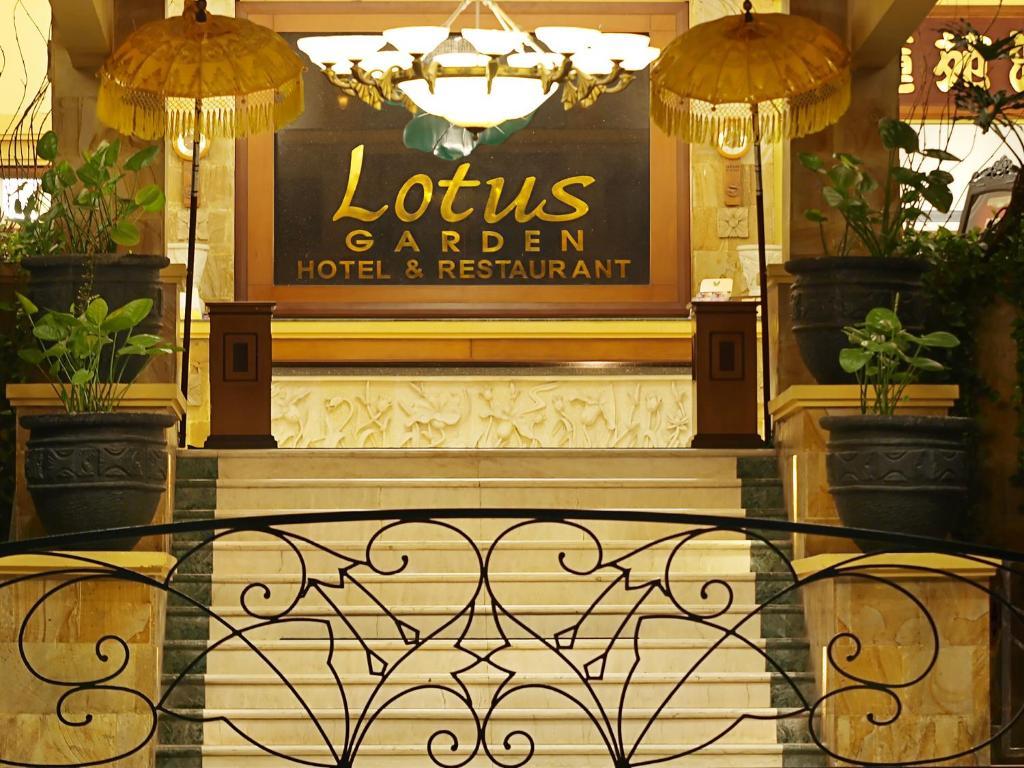 Lotus Garden Hotel By Waringin Hospitality Kediri  Exterior foto